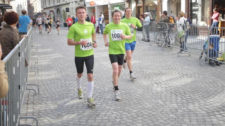 Če želite visokoresolucijsko fotografijo, nam pošljite elektronsko sporočilo na 