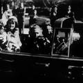 Atentat je na svojo 8-milimetrsko kamero posnel očividec Abraham Zapruder.