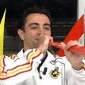 Xavi se zna izkazati na sredini igrišča, a vuvuzela več kot očitno ni njegov ins