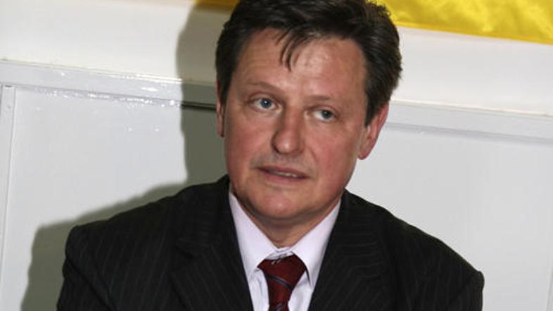 Gregor Pivec meni, da Burnač, Lampretova in Mikl niso sodelovali s stranko in nj