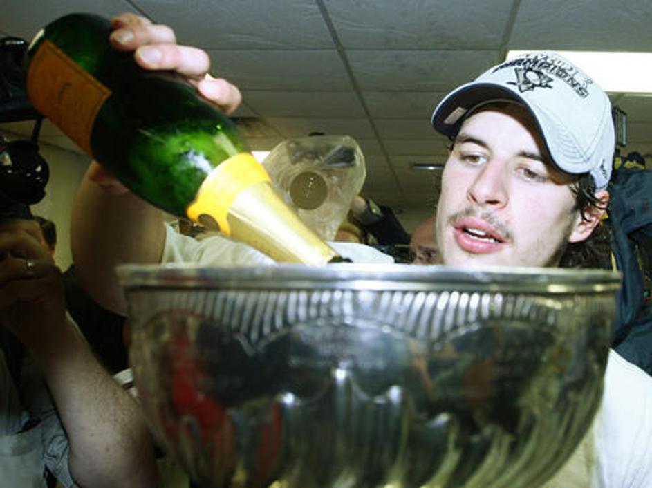 Sidney Crosby in njegovi soigralci so komaj dovolj stari za nazdravljanje s šamp