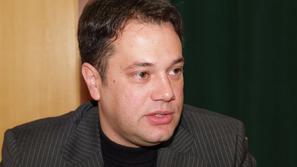 "Če bi bili izbrani, si obetamo gospodarsko in promocijsko korist," je dejal Mat