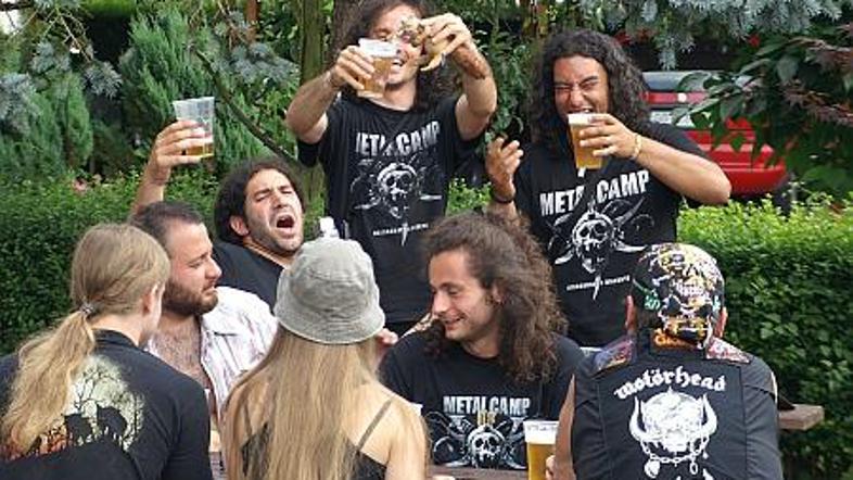 Med množico obiskovalcev iz vse Evrope se je kot vsako leto razlegalo rjovenje v