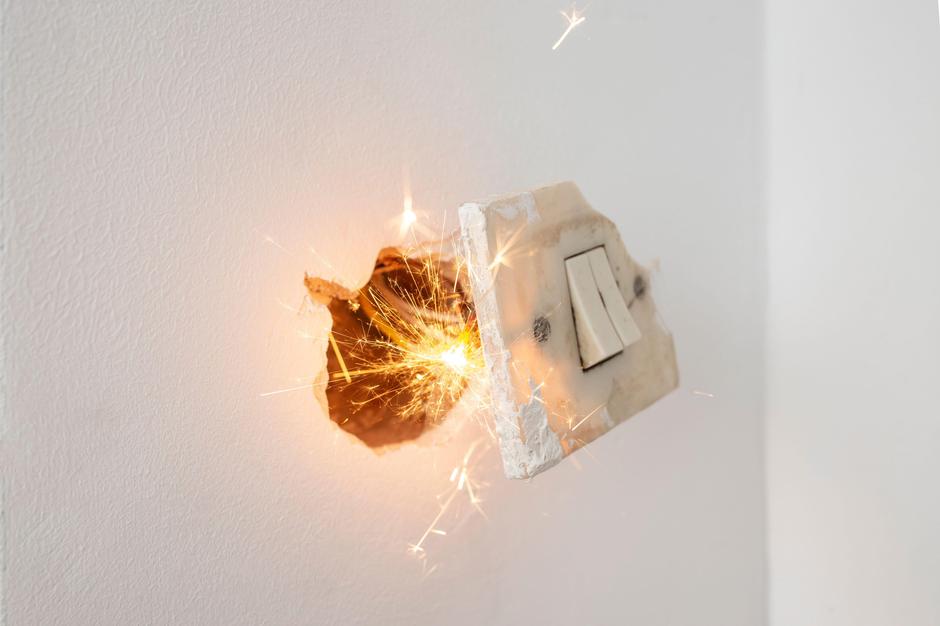 kratek stik vtičnica | Avtor: Profimedia