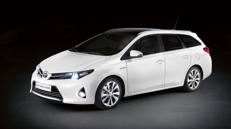Toyota auris touring sports