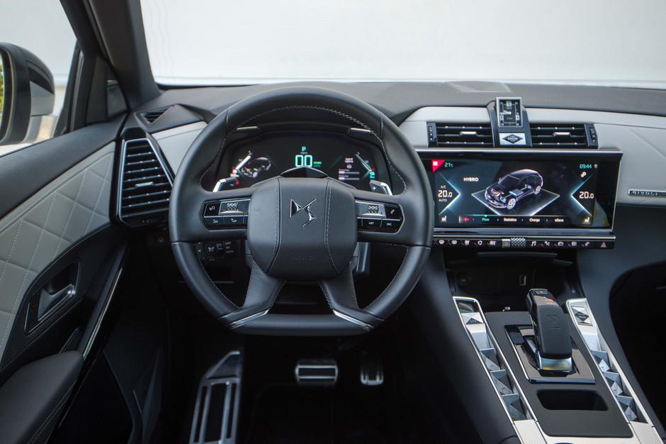 DS7 | Avtor: Anže Petkovšek