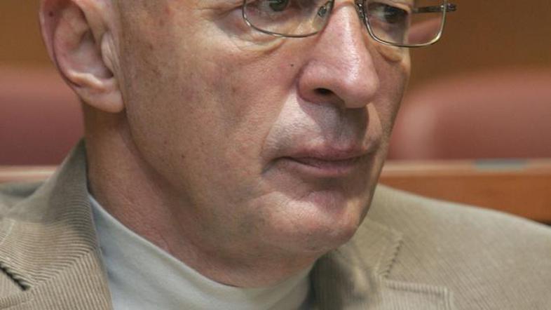 “Jaz vem, da eni cele zakone pišejo zunaj,” je prepričan sindikalist Drago Ščern