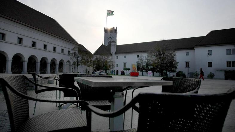 MOL je za obnovo gradu leta 2007 prejela milijon evrov donacij. Do zdaj so vsa p