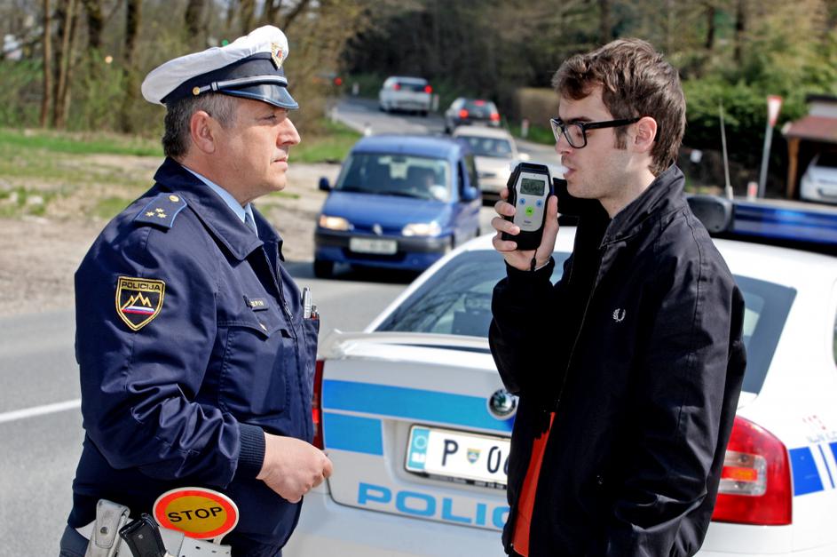 slovenija 15.04.2010 alkotest, policija, pihanje, vinjeni voznik, Ljubljana, fot