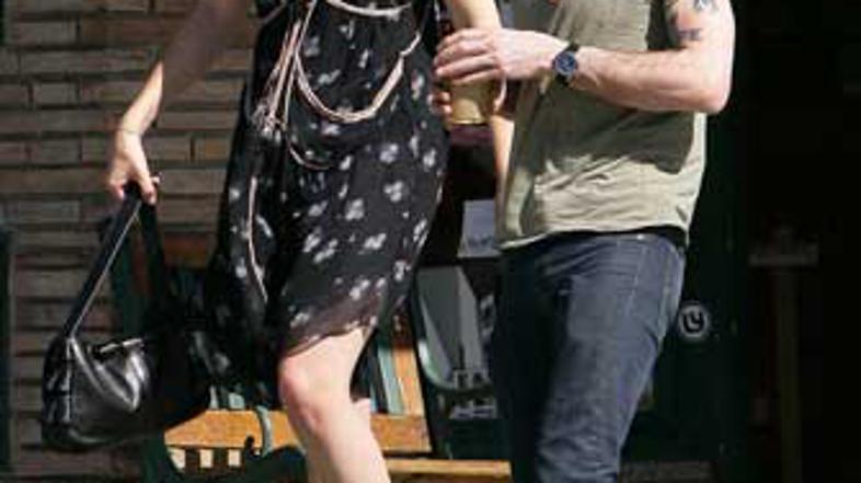 Mandy je po novem gospa Adams.