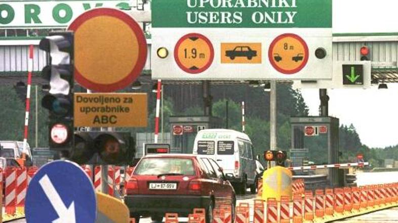 Pogosto so napisi na obvestilnih tablah tako majhni, da jih mimovozeči ne morejo