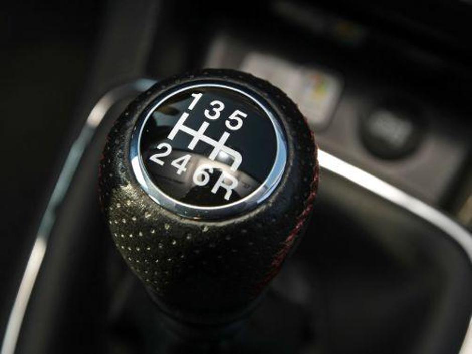 rocni_menjalnik_gp | Avtor: Žurnal24 main