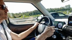 Test dosega z malimi električnimi avti ë-C3, box in inster