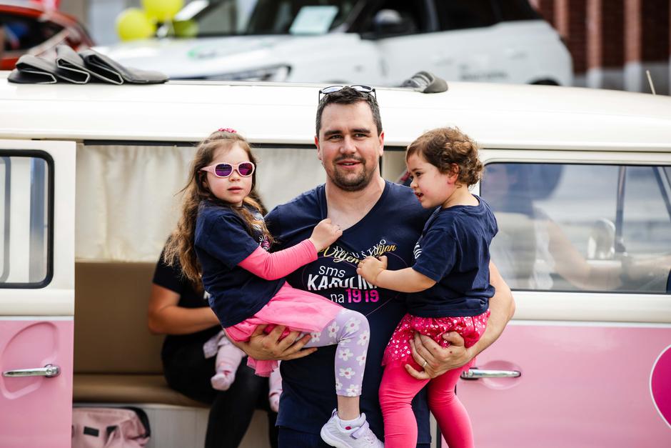 Karolina z očetom in sestrico na Festivalu za ljubitelje živali | Avtor: Saša Despot