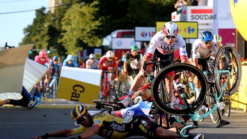Dylan Groenewegen dirka po Poljski množičen padec