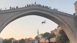 Skok turista, Stari most, Mostar