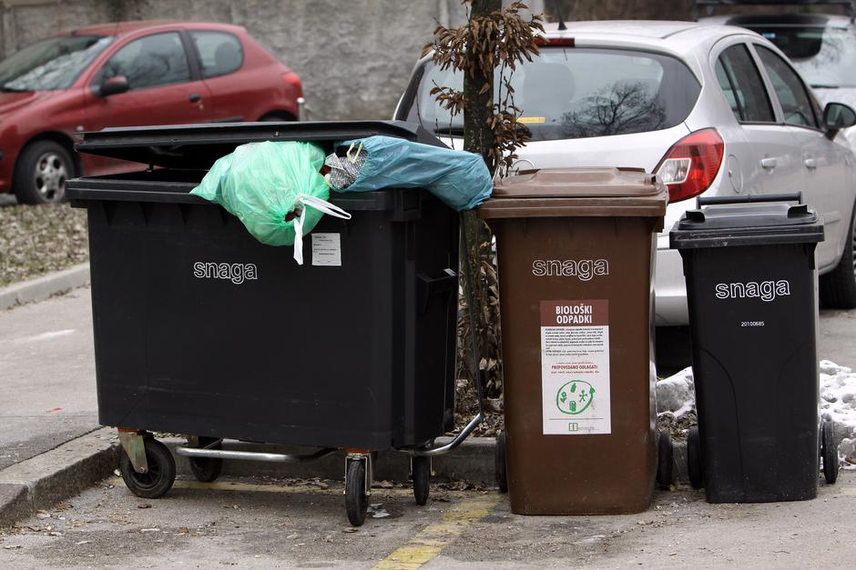Zabojniki naj bi ovirali promet in tudi kvarili videz, menijo na MOL. (Foto: Ben | Avtor: Žurnal24 main