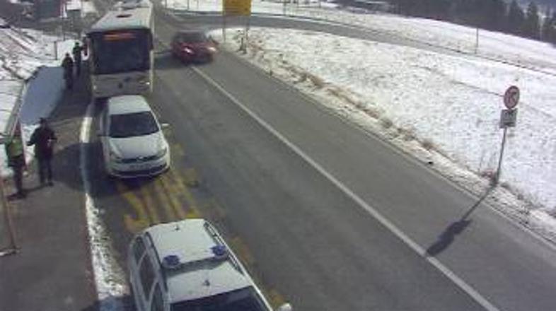 policija ovira avtobus