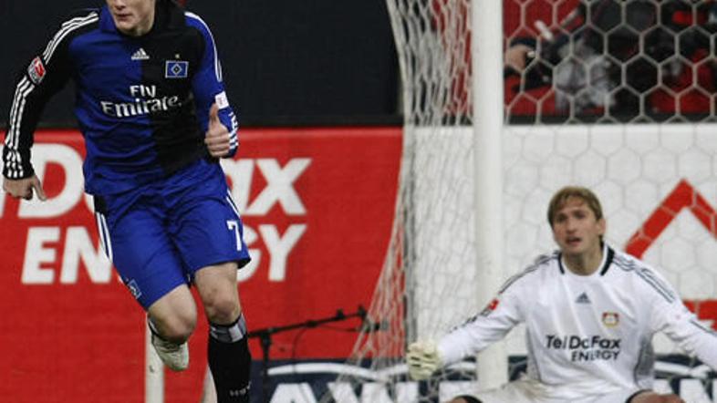 Marcell Jansen je Hamburger SV z dvema zadetkoma popeljal na prvo mesto nemške B