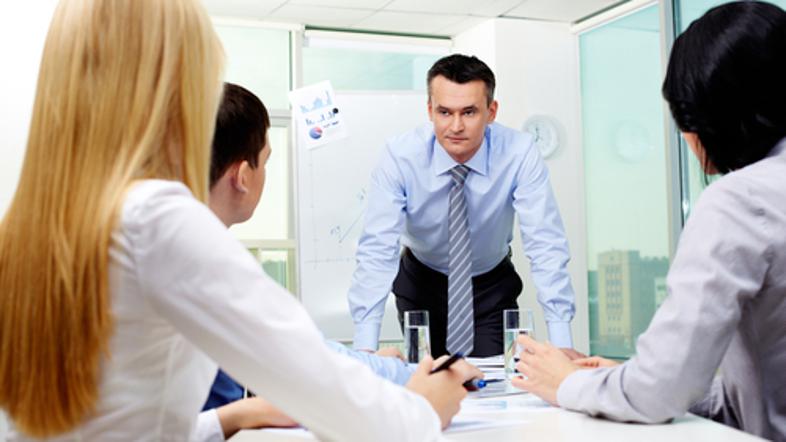 strog težaven grozen šef delodajalec zaposleni