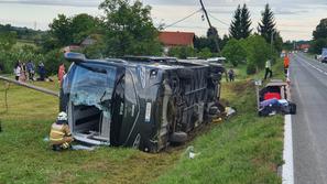 Nesreča avtobusa s slovenskimi registrskimi oznakami pri Karlovcu