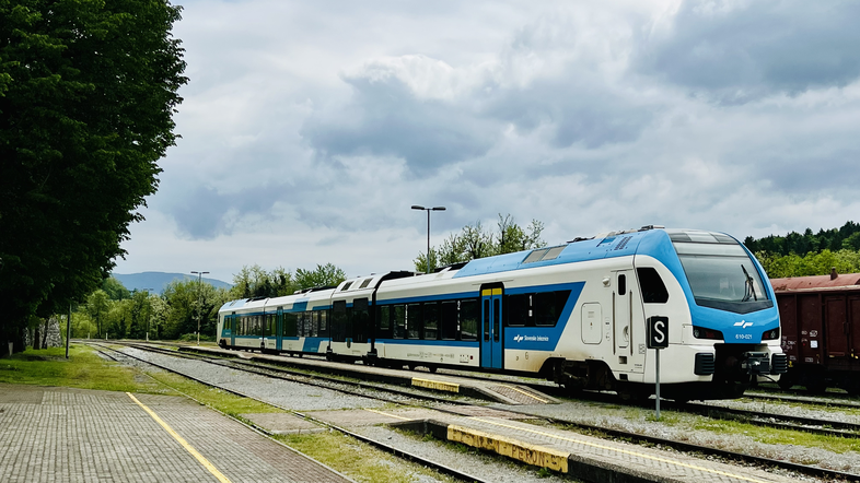 železniška postaja novo mesto