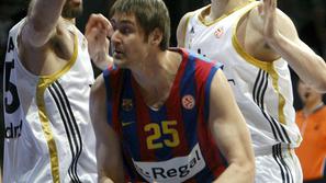 Erazem Lorbek je k zmagi Barcelone prispeval 14 točk in 6 skokov. (Foto: EPA)