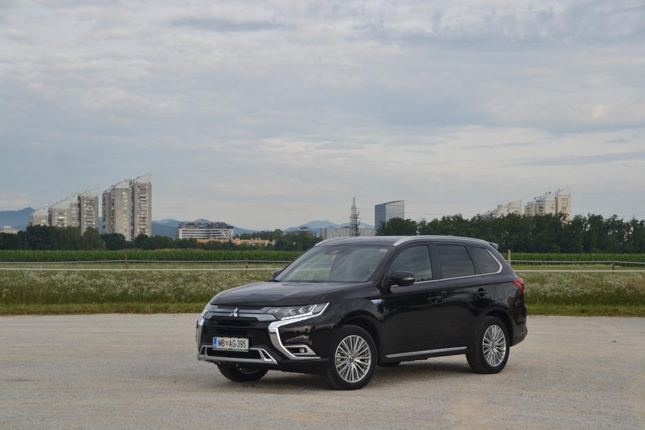 Mitsubishi outlander PHEV | Avtor: Gregor Prebil