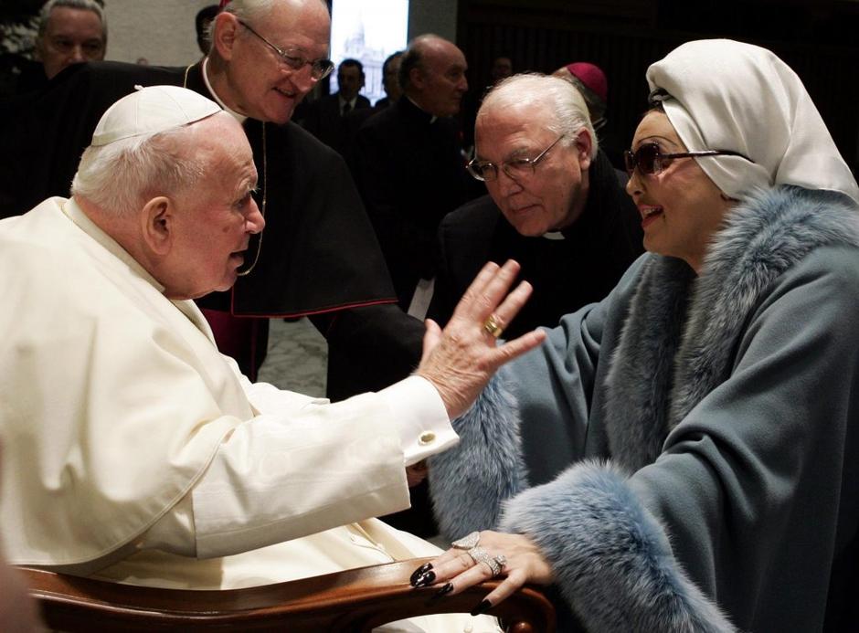 Papež Janez Pavel II. in Moira Orfei | Avtor: EPA