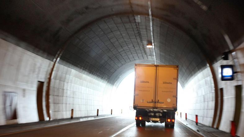 Tovornjak, kamion, predor