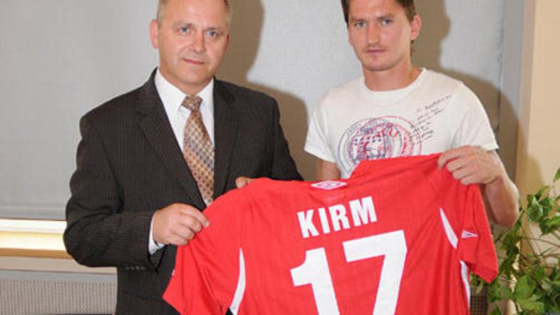 Andraž Kirm bo na dresu Wisle nosil številko 17.