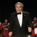 George Bush je znan po marsičem. Od tega, da je masiral Angelo Merkel do nedavne