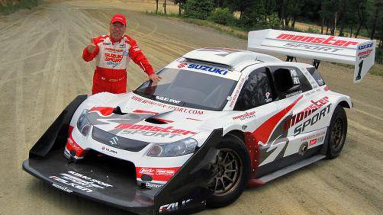 Nobuhire "Monster" Tajime je za vzpon na Pikes Peak s posebnim suzukijem SX4 pot