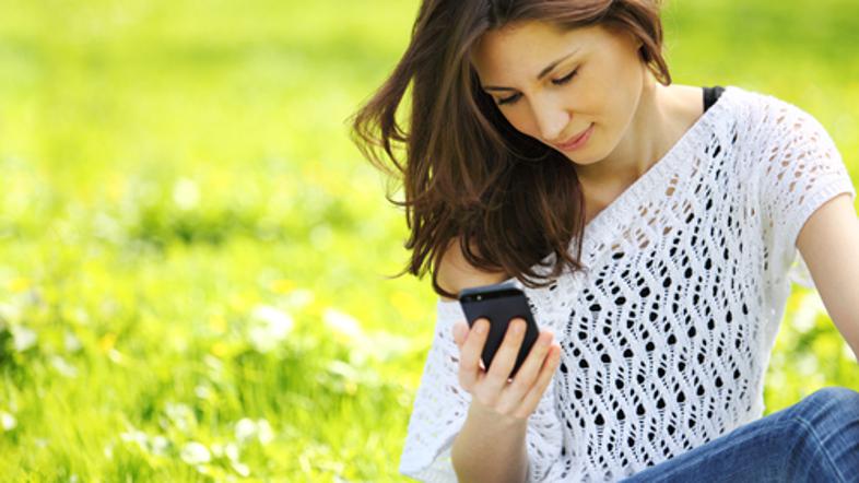 ženska telefon mobilnik