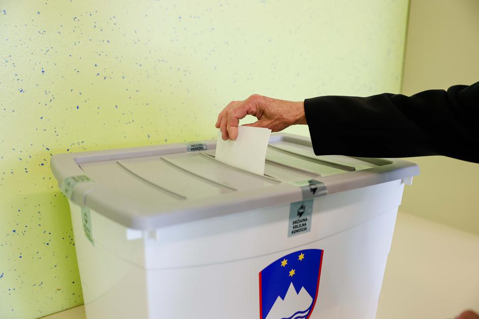 referendum o uveljavitvi zakona o dodatku k pokojnini za izjemne dosežke na področju umetnosti