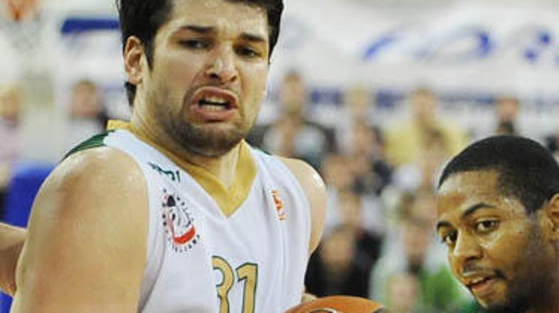 Kapetan Sašo Ožbiolt je bil najboljši strelec slovenskih prvakov.