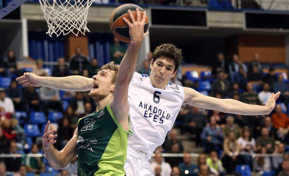 Zoran Dragić Cedi Osman Unicaja Anadolu Efes Evroliga Top 16 | Avtor: EPA