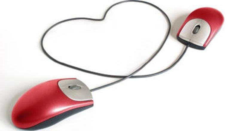 Iskalci ljubezni na spletu so še posebej ogroženi, opozarjajo proizvajalci varno