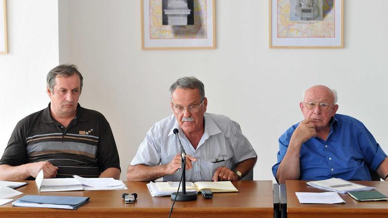 Po Kristanovih besedah nekaterim dimnikarjem trenutna ureditev omogoča, da krade