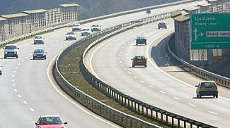 Zahteve za nadzorna vozila so stroge.