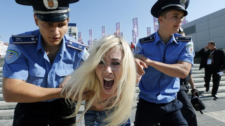 Društvo Femen proti policiji