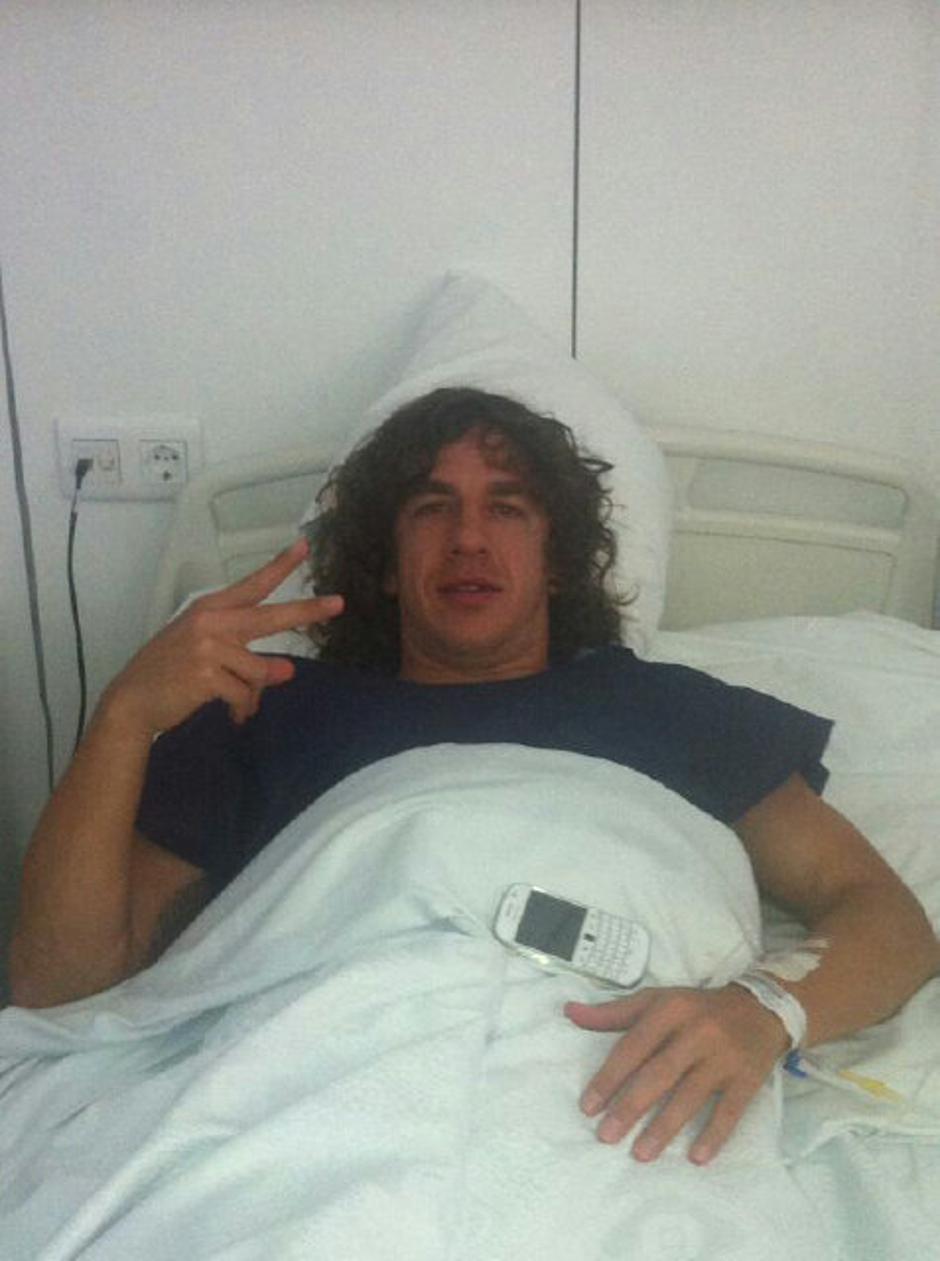 Puyol bolnišnica operacija kolena artroskopija telefon mobitel Twitter | Avtor: Reševalni pas/Twitter