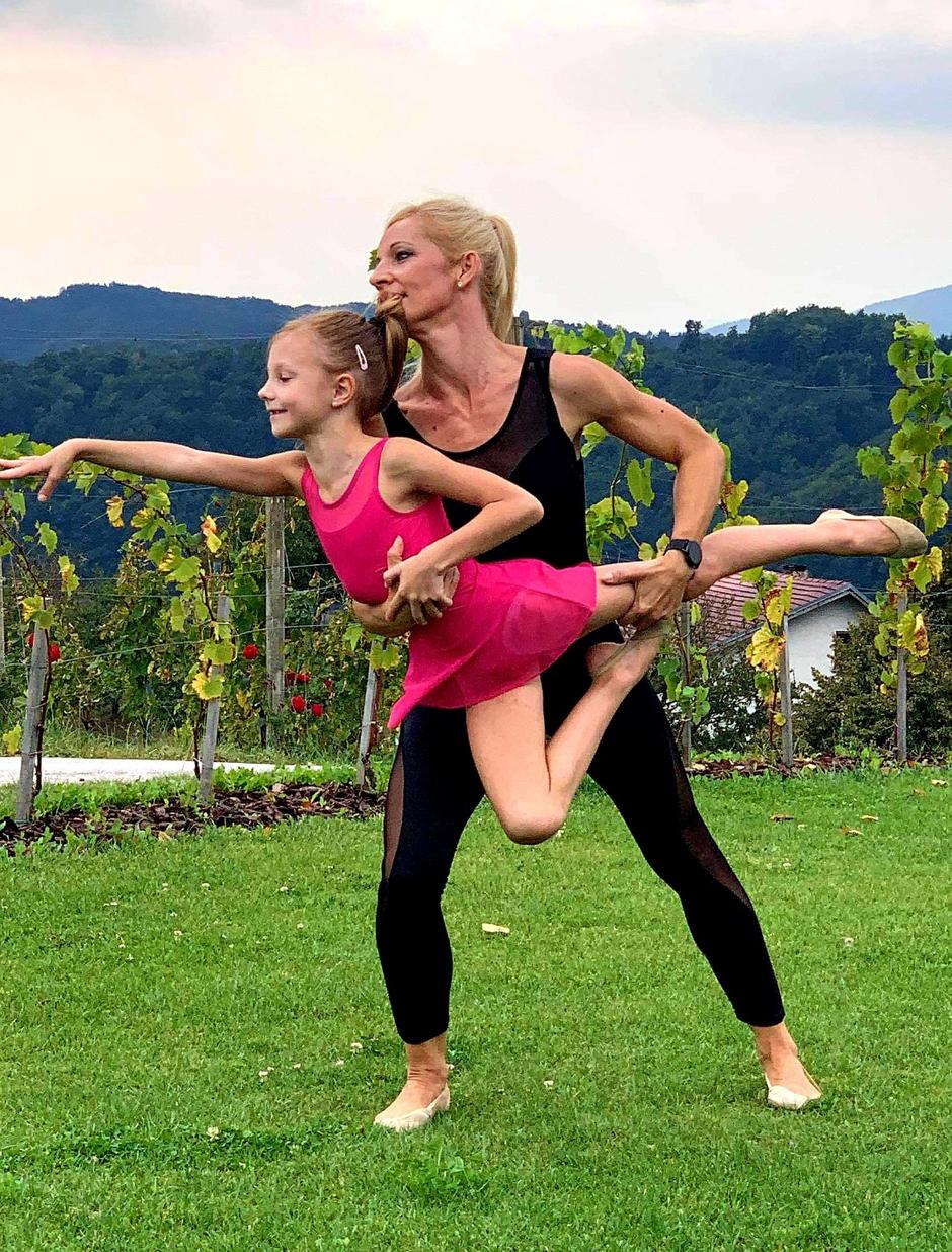 Suzana in Julija | Avtor: Andreja Cilenšek