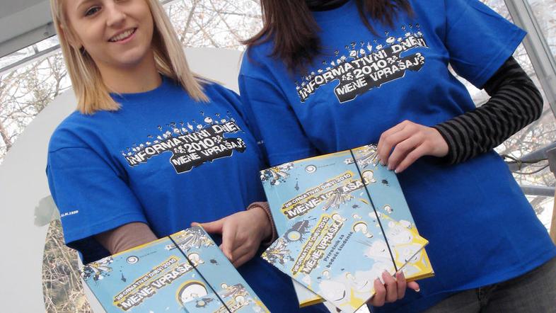 Informativne mape vsebujejo priročnik z vsemi informacijami o študiju na Univerz