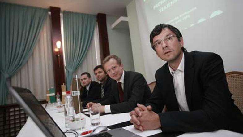 Še tik pred sejo nadzornikov Kada ni bilo zagotovo, da bo Jamnik imenovan, saj s