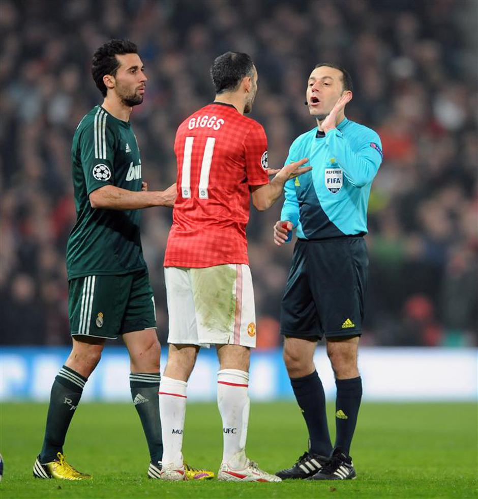 Giggs Arbeloa sodnik Cakir Manchester United Real Madrid Liga prvakov osmina fin | Avtor: EPA