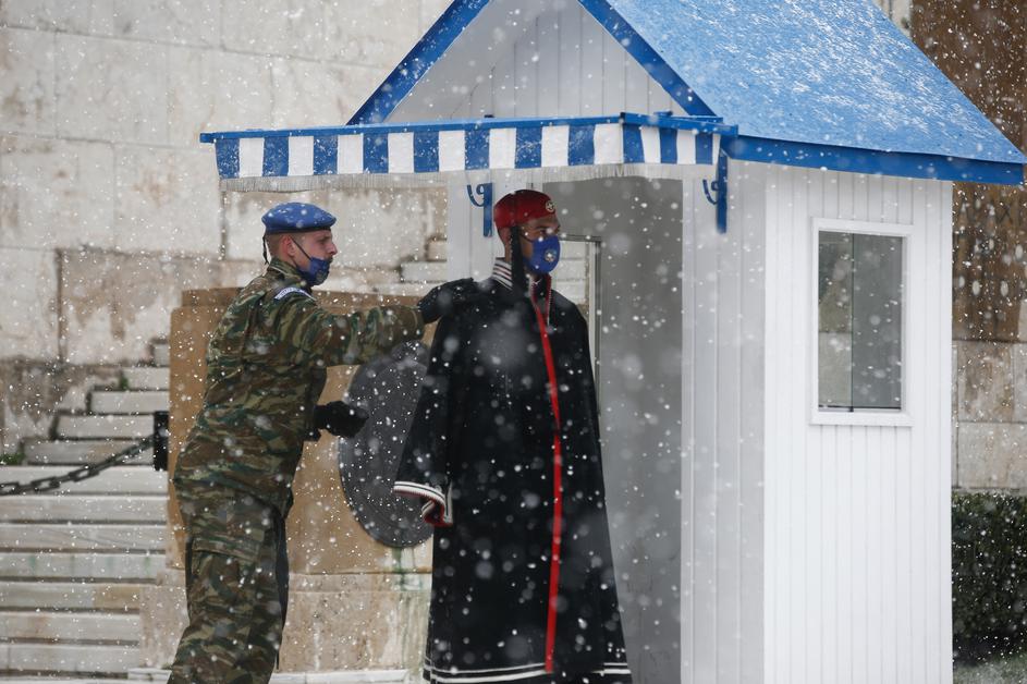 Atene sneg snežni metež