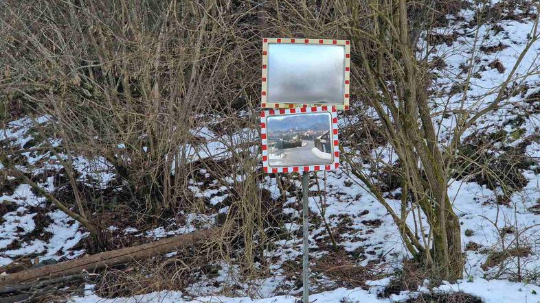 Običajno ogledalo in protirosno ogledalo