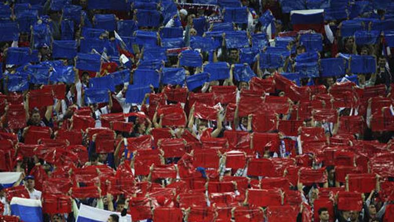 Rusi bodo današnji večer preživeli pred televizijskimi sprejemniki ob ogledu nog