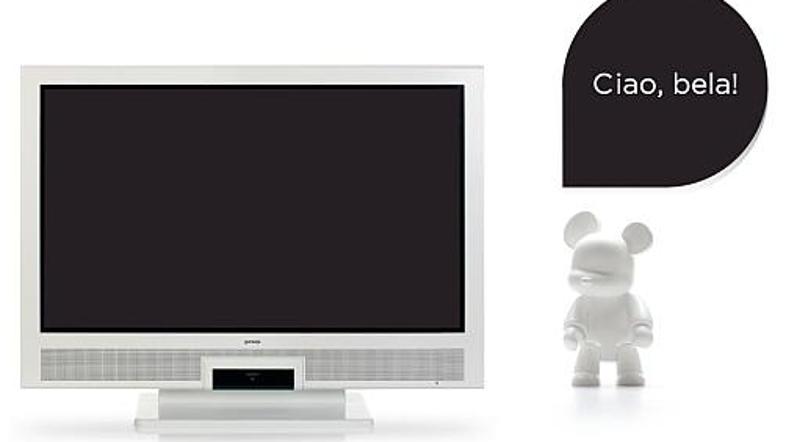 "Modna zapoved" za vse, ki prisegajo na minimalistično belo stanovanje?